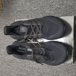 Adidas Ultraboost 21w size 9 style FZ 2762